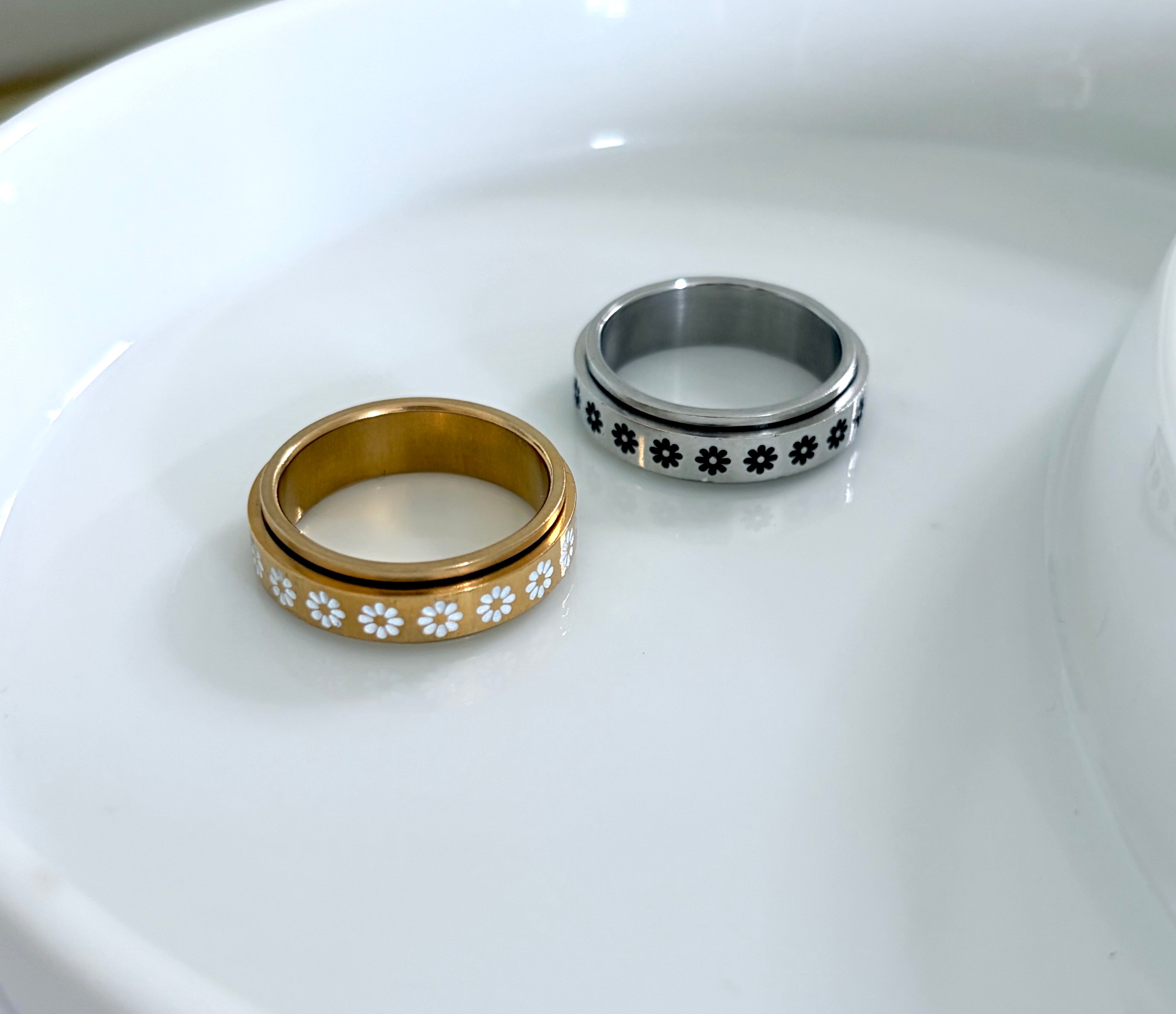 Daisy Spinner Ring